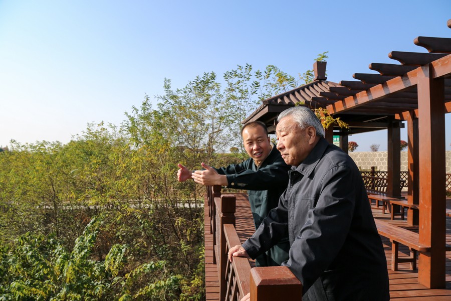 202406261719379747147047.jpg 21-2019年10月,國家水利部原副部長王守強參觀金徽股份時盛贊:金徽股份是綠色礦山、文明礦山、美麗礦山。.jpg