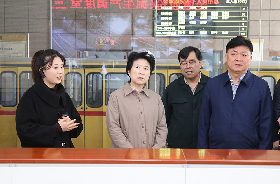 202406261719380247860053.jpg 36-2023年3月,省生態環境廳黨組書記蘇君蒞臨金徽股份調研綠色礦山及“兩山”實踐創新基地建設情況。.jpg