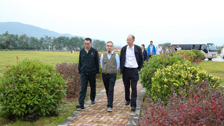 中國科學(xué)院院士張宏福和蘭州大學(xué)地質(zhì)科學(xué)與礦產(chǎn)資源學(xué)院院長孟興民教授一行蒞臨金徽股份考察調(diào)研